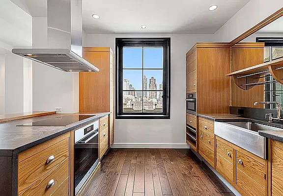 2nd image of 425 W 50th St APT 14-F
