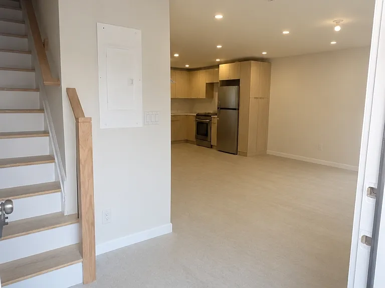 60 Schneider Ave — Photo 3