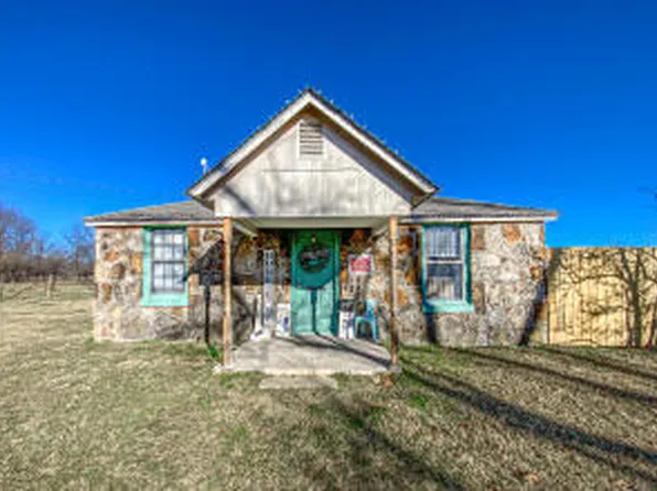 1412 Hickman Ln, Green Forest, AR 72638