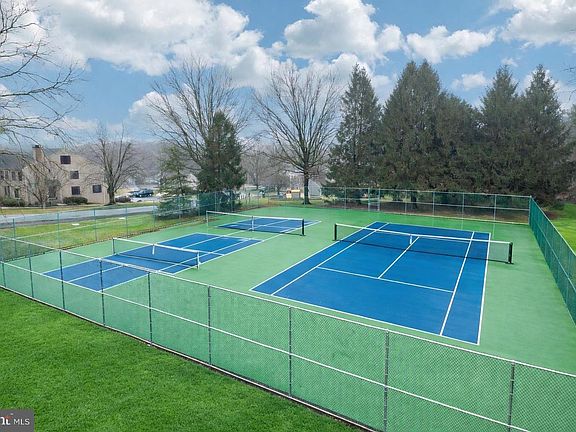 5th image of 794 Scotch Way