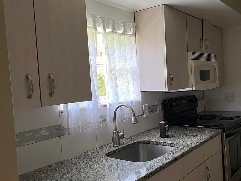 331 Everglades Blvd S — Photo 3