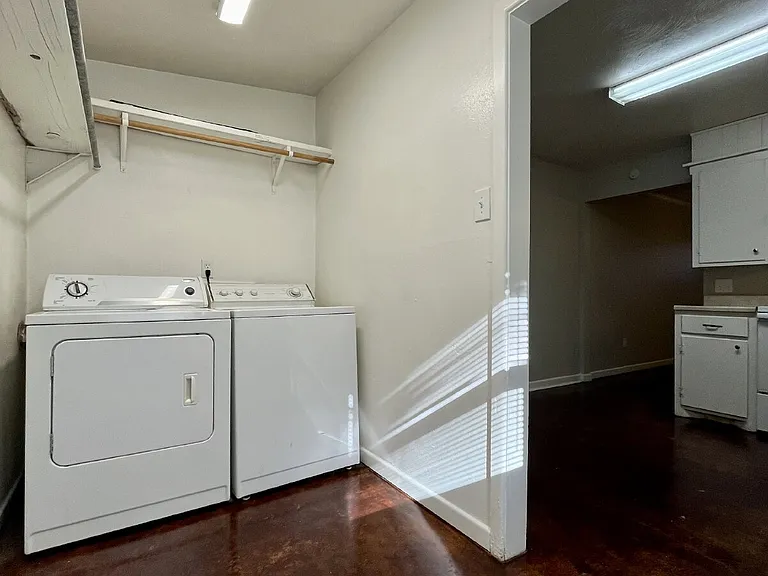 2423 22nd Pl #B — Photo 8