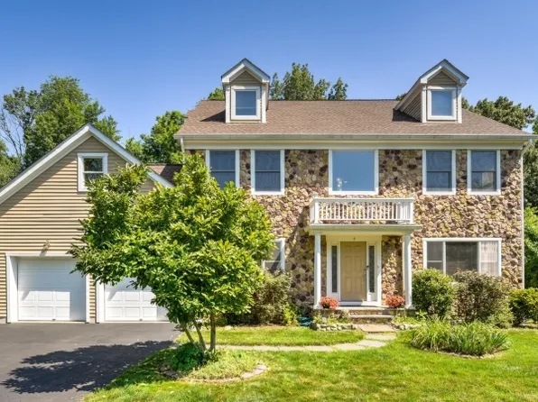 9 Fox Hill Ln, Mountain Lakes Boro, NJ 07046