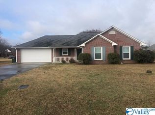 895 Pinewood Dr SW, Hartselle, AL 35640