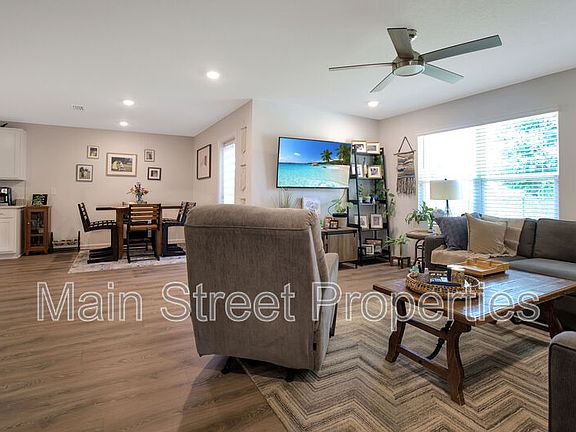 4th image of 951 Lovebird Ct