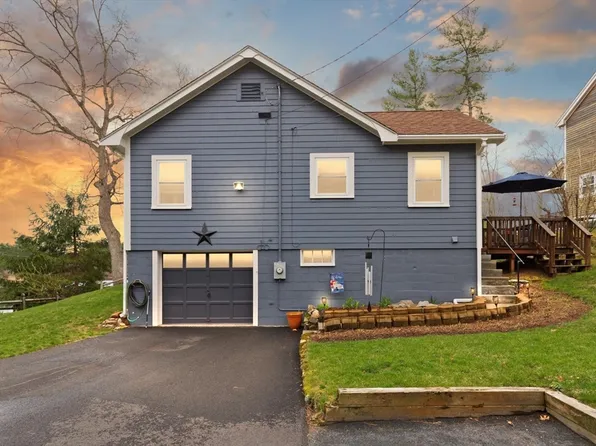 104 W Pond Rd, Plymouth, MA 02360