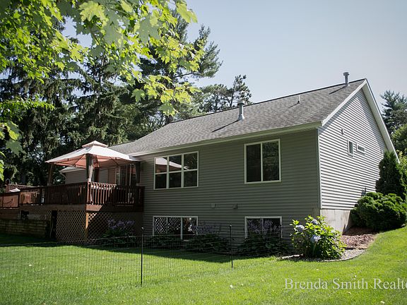3rd image of 14292 James St