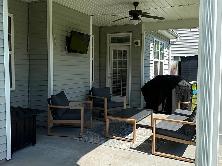1444 Eastbourne Dr — Photo 40