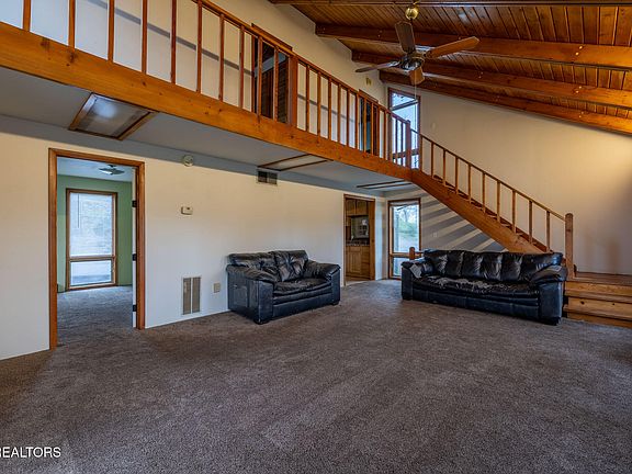 4th image of 151 Lakeview Cir