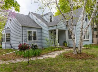 9050 N Pelham Pkwy, Bayside, WI 53217