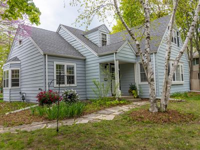 9050 N Pelham Pkwy, Bayside, WI, 53217