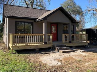 136 Dodge St, Clute, TX 77531