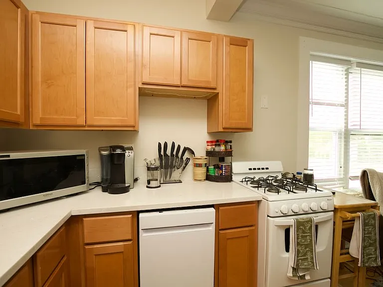 918 Green Bay Rd #J3 — Photo 4