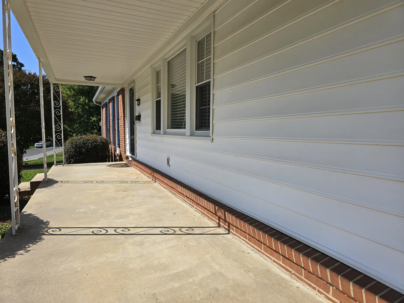 2402 Chatham Drive - 1 — Photo 2