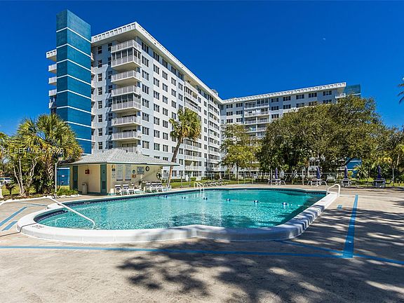 3rd image of 4200 Hillcrest Dr APT 408
