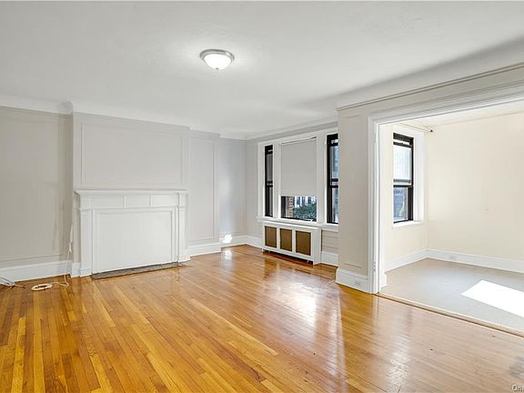 4th image of 254 Martine Ave APT 3D