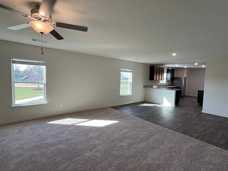 364 Crescent Park Dr — Photo 7