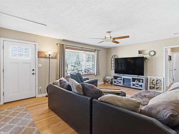 5th image of 512 3rd Ave SW