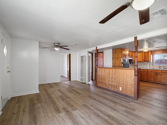 5th image of 610 E McKennon Rd