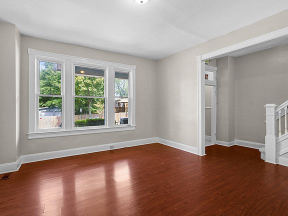 4th image of 3913 Fairview Ave
