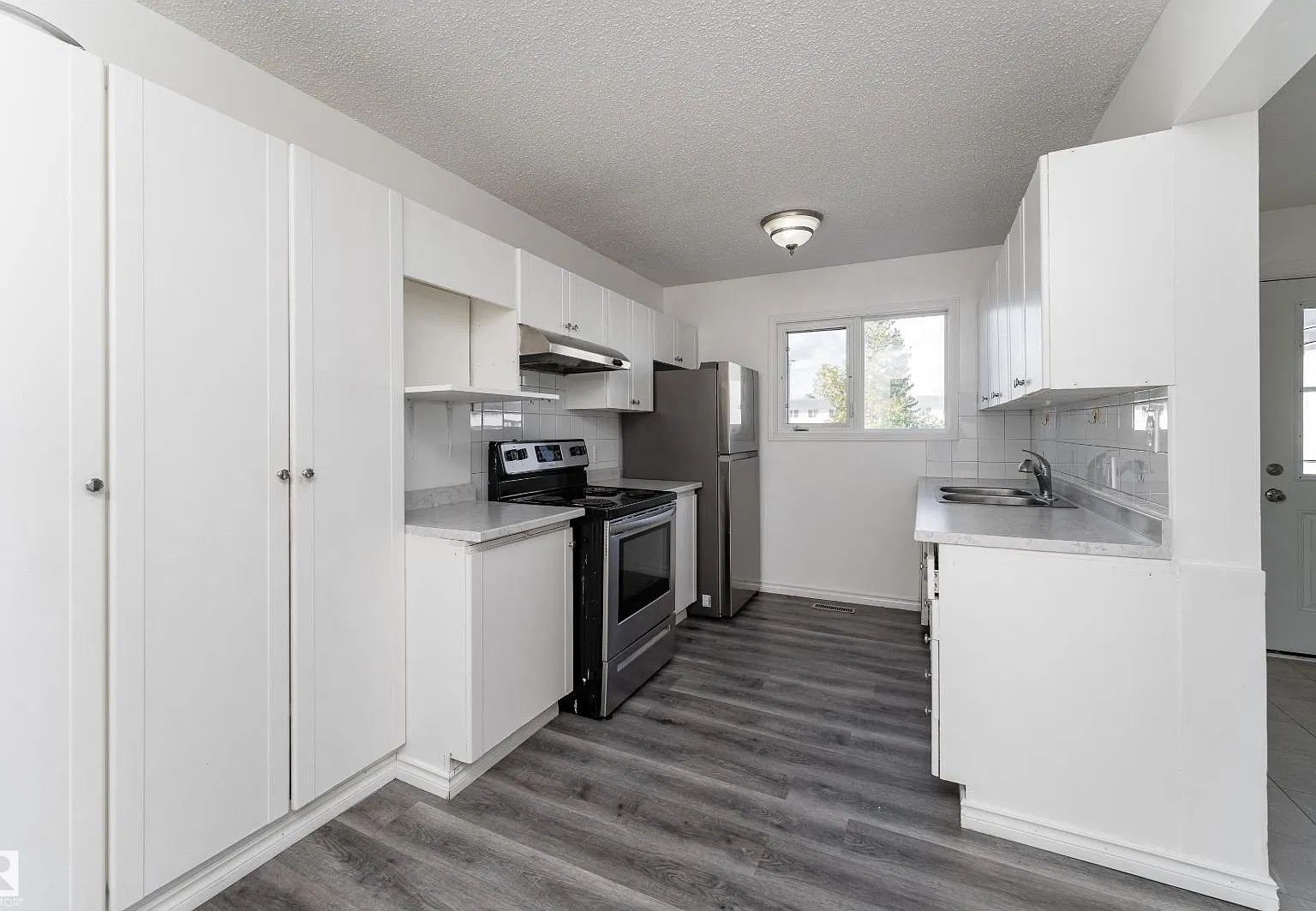 4 bed, 1.5 bath, $1,500 — Photo 3
