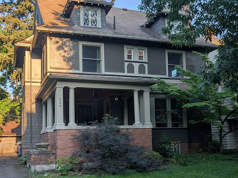224 Dartmouth St — Photo 1