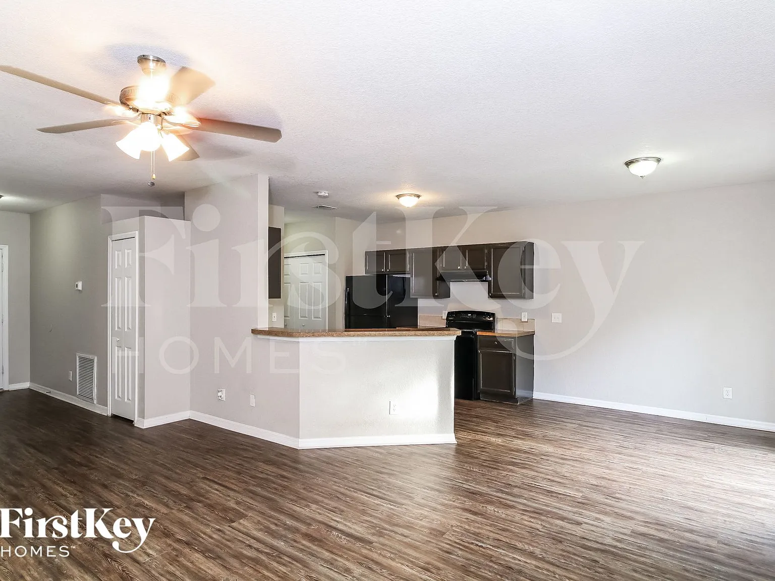 4 bed, 2.0 bath, 1490 sqft, $1,915 — Photo 4