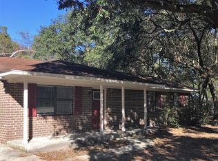 8 Buck Rd, Beaufort, SC 29907