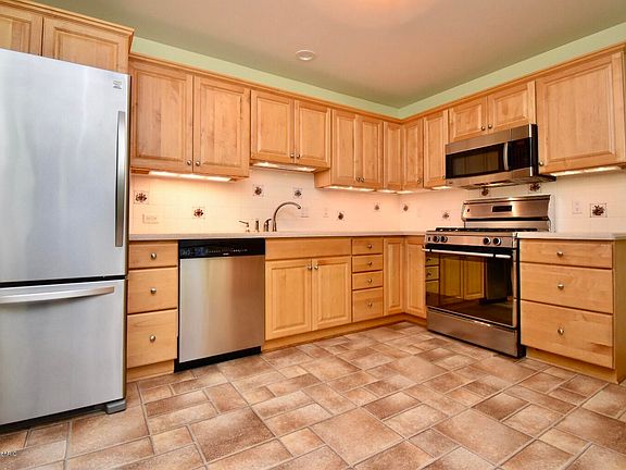 3rd image of 3520 Eagle Bluff Dr NE #101
