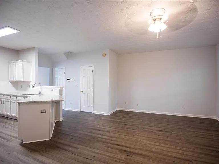 649 Kenridge Dr — Photo 10