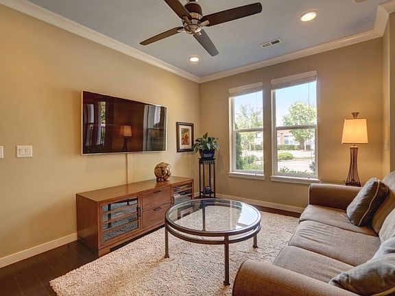 4th image of 1379 NE Park Dr