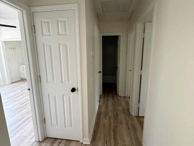 4912 Seabrook Ct — Photo 2