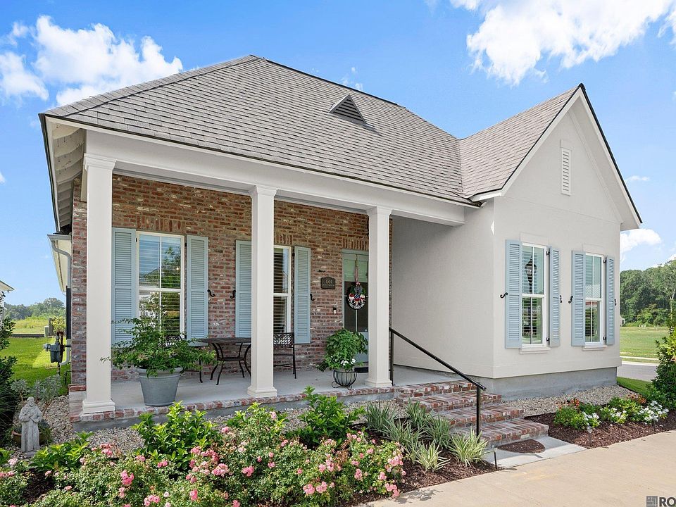 1st image of 1304 Market Square Rd