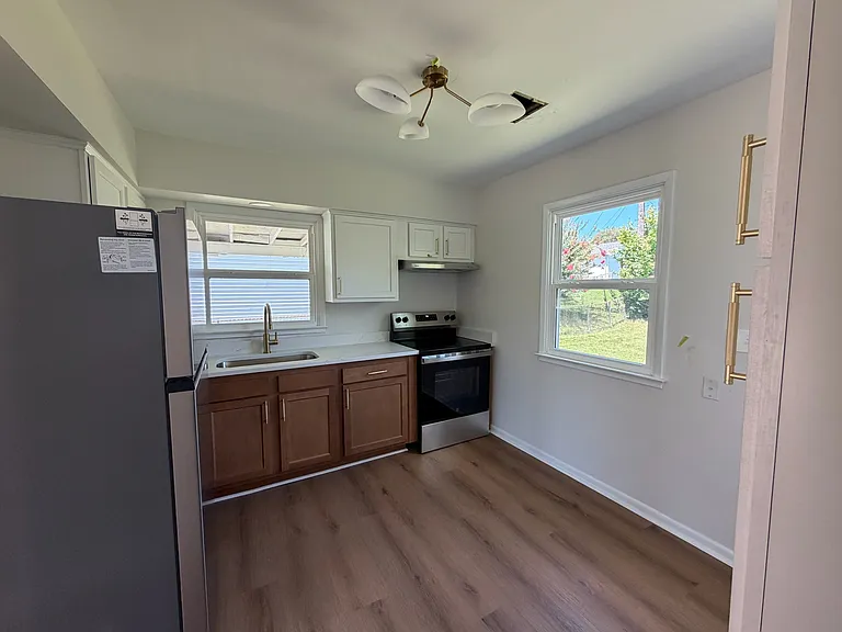1009 Hudson Ave — Photo 8