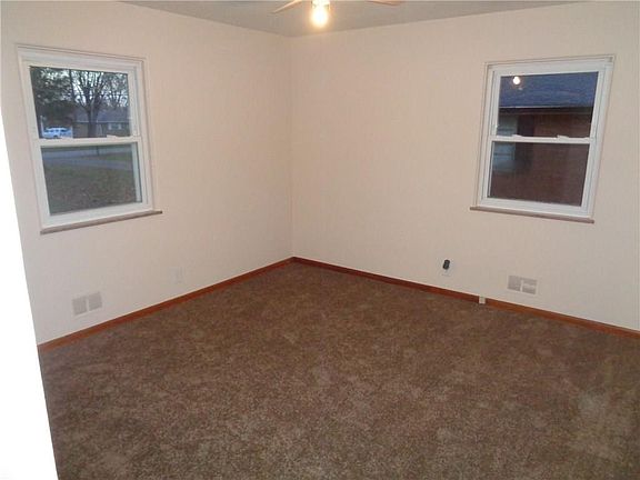 5th image of 221 N Delbrick Ln