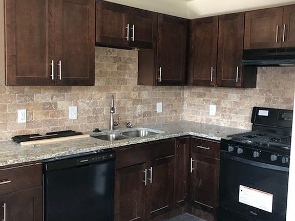 3rd image of 820 W Grubb Dr