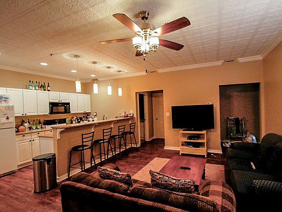 3rd image of 1015 E Broadway #301
