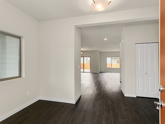 4th image of 1539 Couls Ave