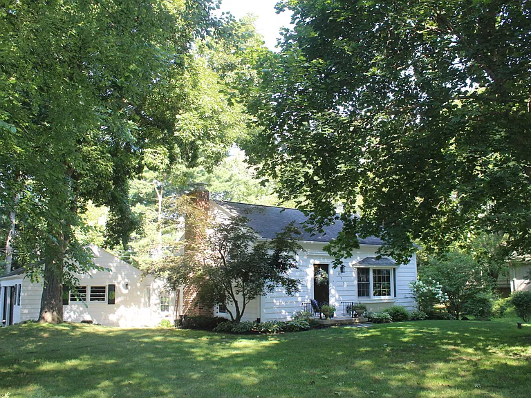 275 Woodland Dr — Photo 35