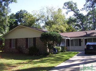 6 Regent Dr, Savannah, GA 31406