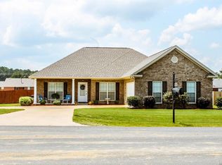 70 Shelton Ln, Deatsville, AL 36022
