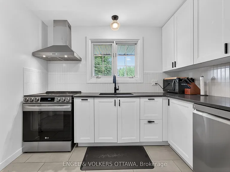 2548 Hanlon Ave — Photo 6