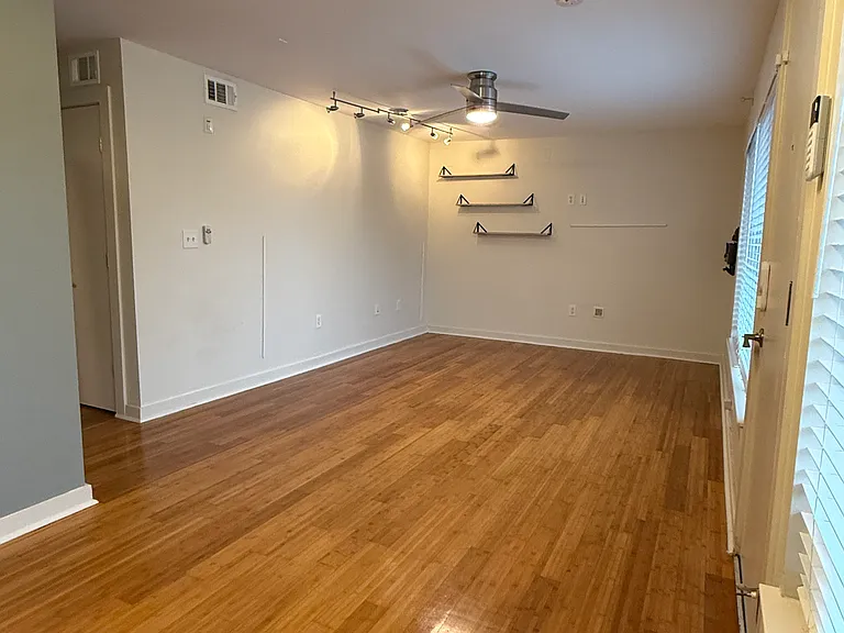 2200 Dickson Dr #101 — Photo 26