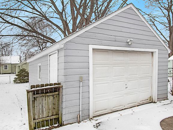 4th image of 3103 Lowell St