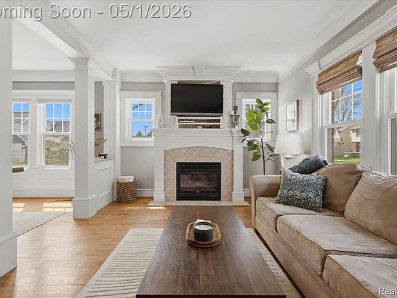 5th image of 300 N Edison Ave