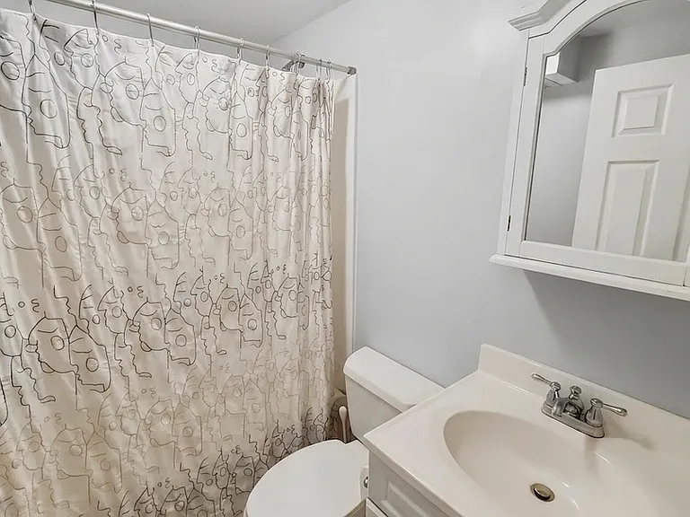 136 Oak St — Photo 11