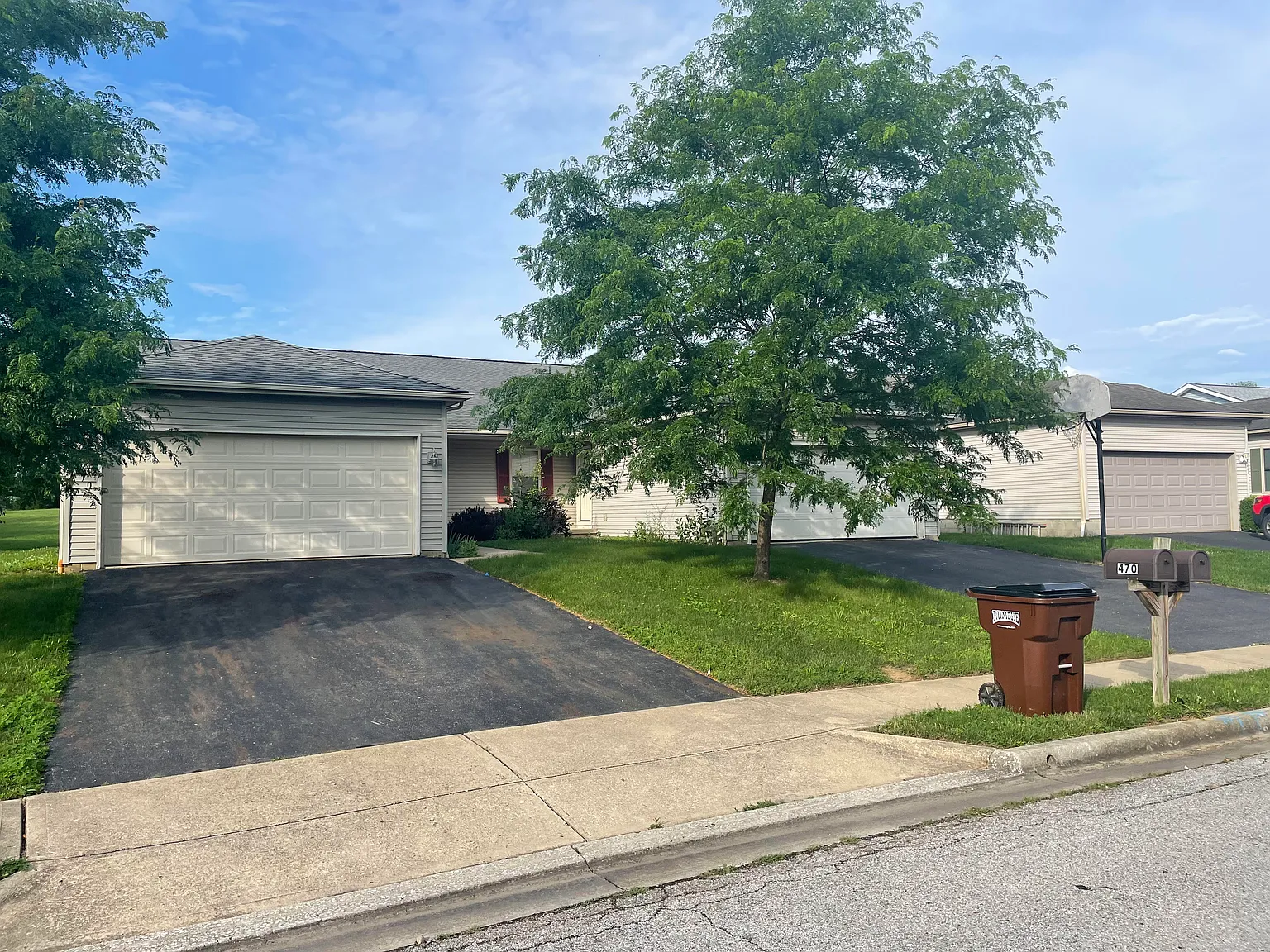 3 bed, 1.5 bath, 1200 sqft, $2,000 — Photo 2