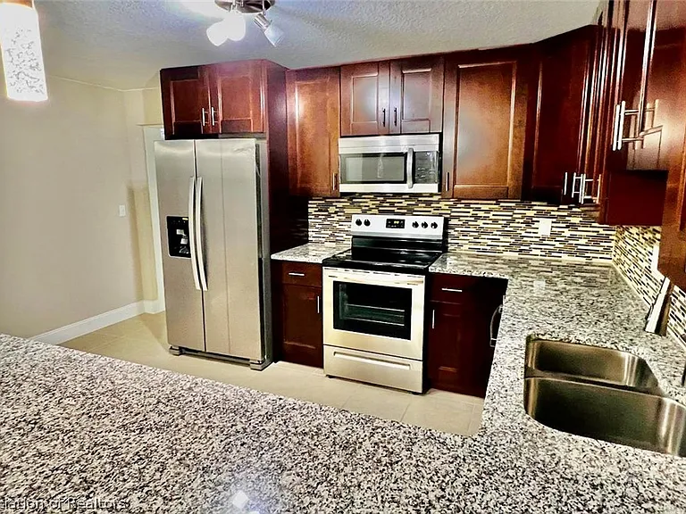 1409 Palm Way — Photo 18