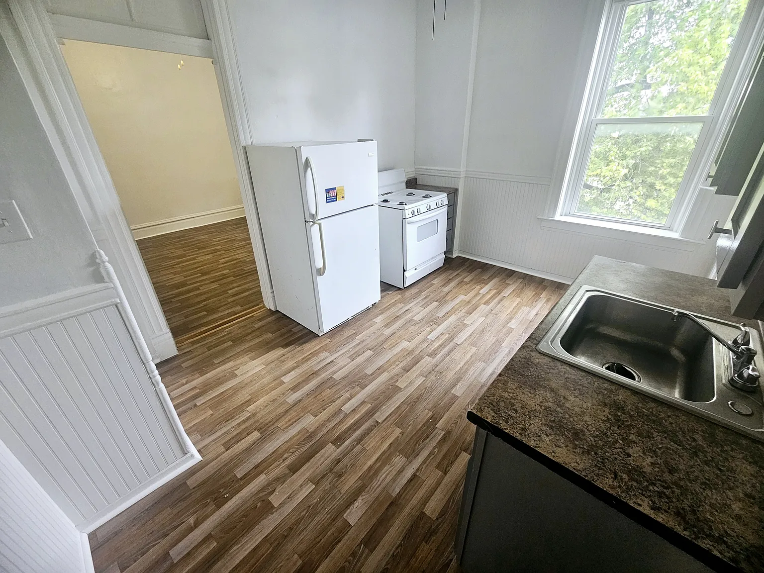 2 bed, 900 sqft, $895 — Photo 2