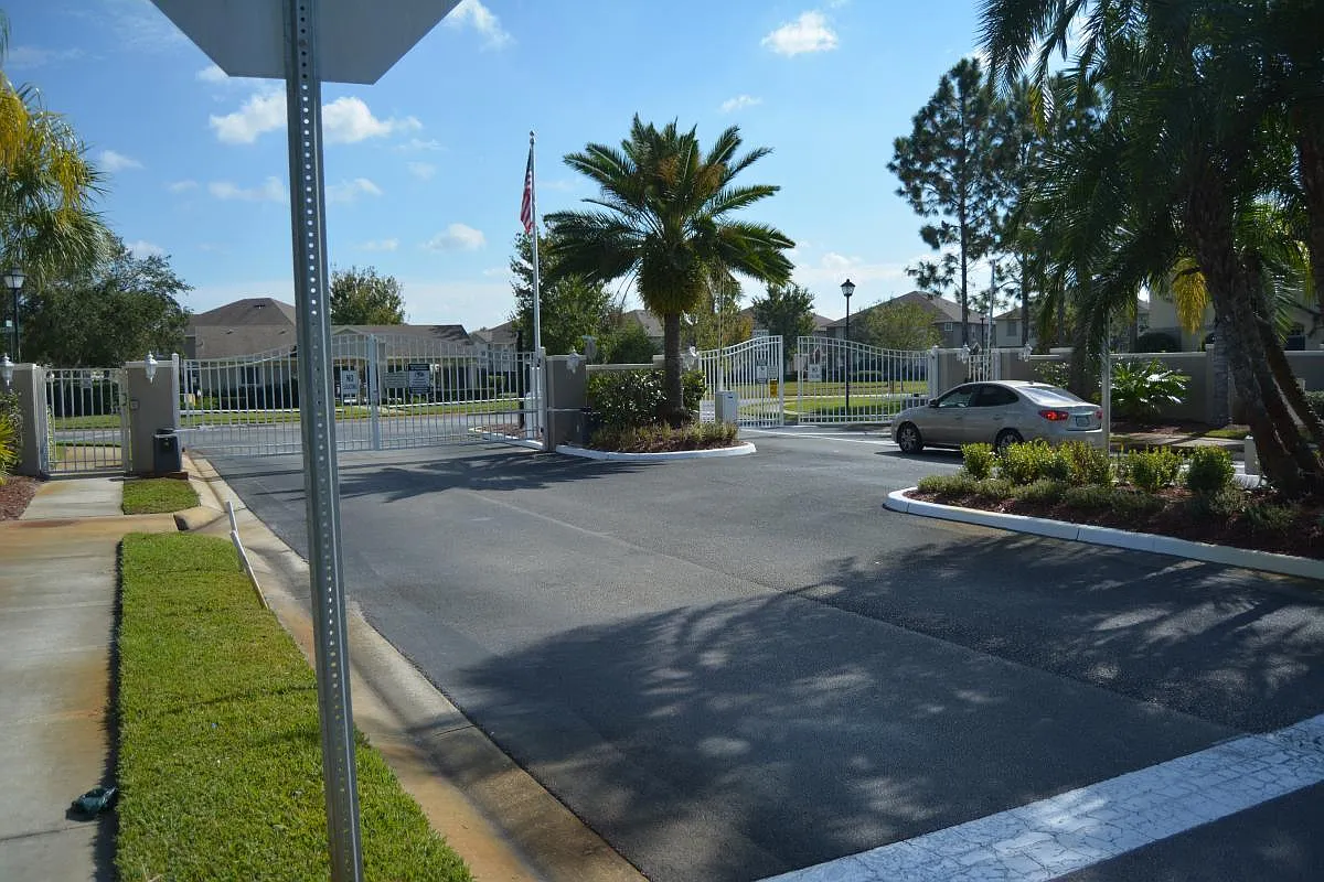 3 bed, 2.5 bath, 1700 sqft, $2,100 — Photo 2